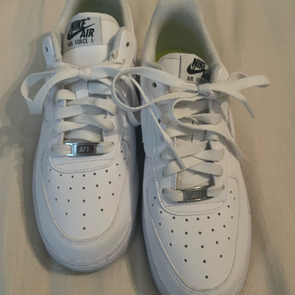 Nike - Picture 2 of 2